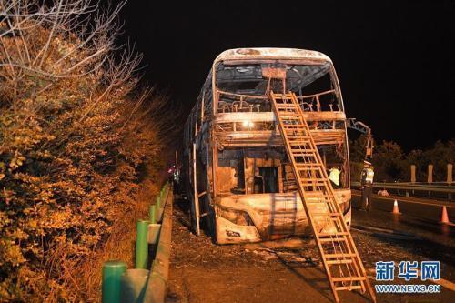 湖南高速一旅游大巴起火致26死28傷傷者病情好轉