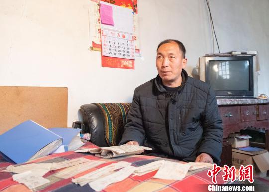 多年來，他長(zhǎng)期致力于保護(hù)和弘揚(yáng)家鄉(xiāng)的紅色文化?！埡椴?攝