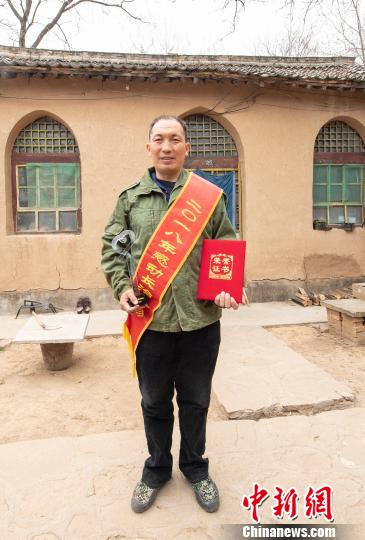 郭海波榮獲“2018感動(dòng)長(zhǎng)治人物”。　張洪波 攝
